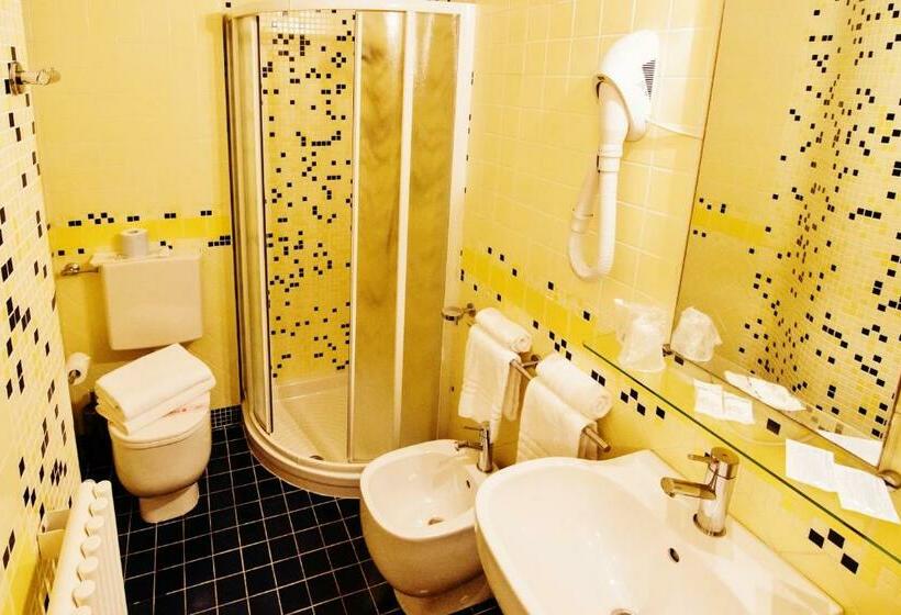 חדר קומפורט, Savoia