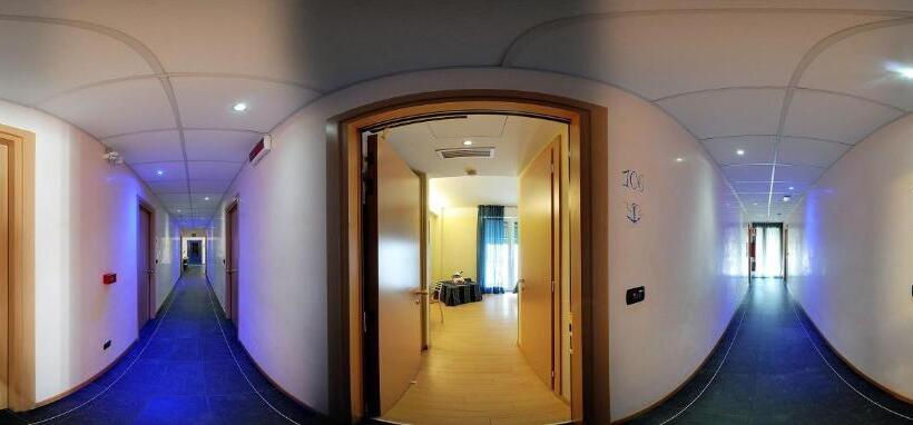 חדר קומפורט, Savoia