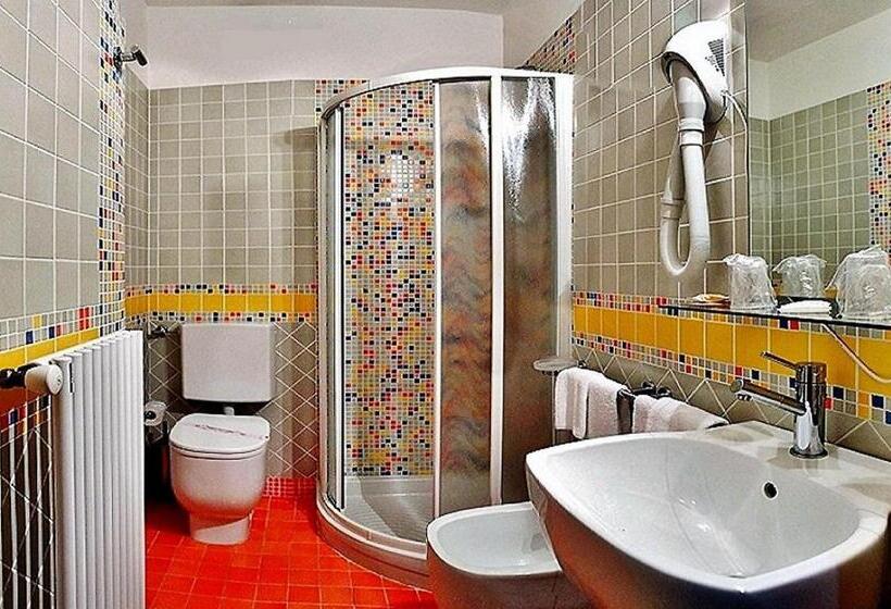 חדר סטנדרט לשלושה, Savoia