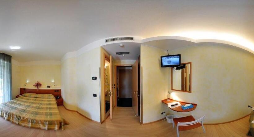 חדר משפחתי, Savoia