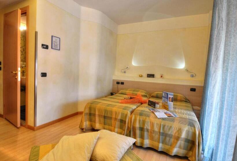 חדר משפחתי, Savoia