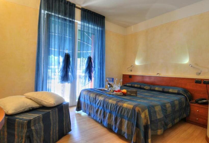 חדר משפחתי, Savoia