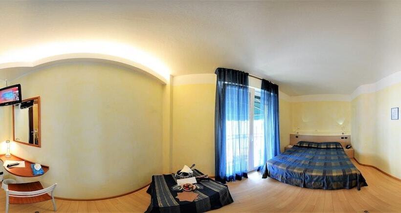 חדר סטנדרט לשלושה, Savoia