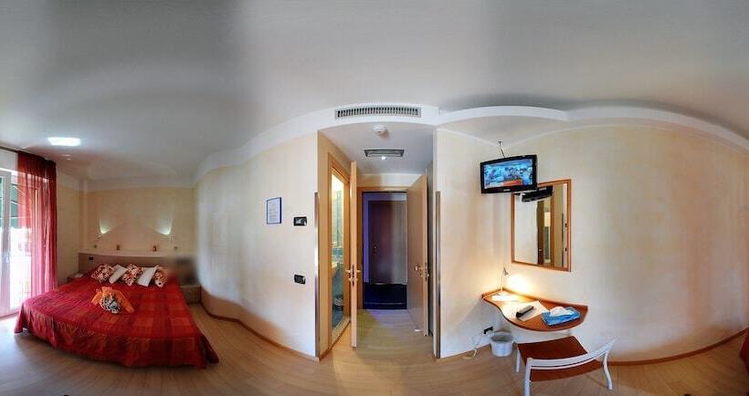 חדר סטנדרט לשלושה, Savoia