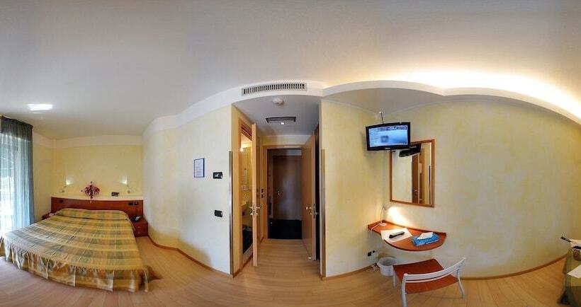 חדר סטנדרט לשלושה, Savoia