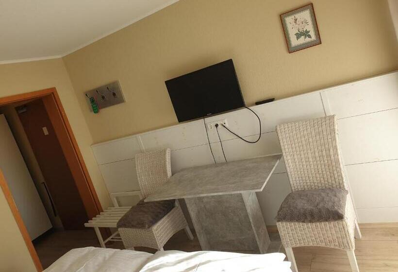 غرفة أساسية, Waldblick Bsr Mit Kostenlose Bonuskarten Für Schifffahrten, Thermen, Museen Ab 2 Nächte