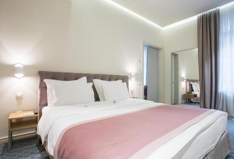 سوییت لوکس, Jump Inn Hotel Belgrade