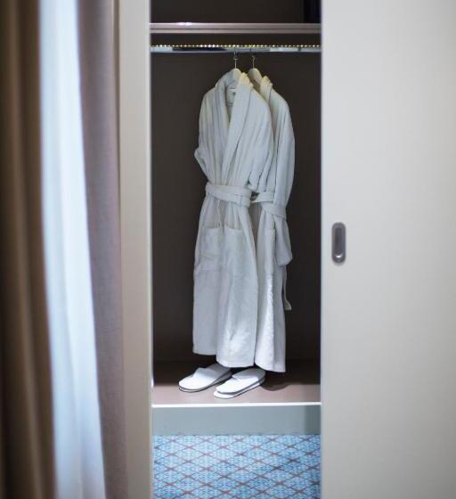 سوییت لوکس, Jump Inn Hotel Belgrade