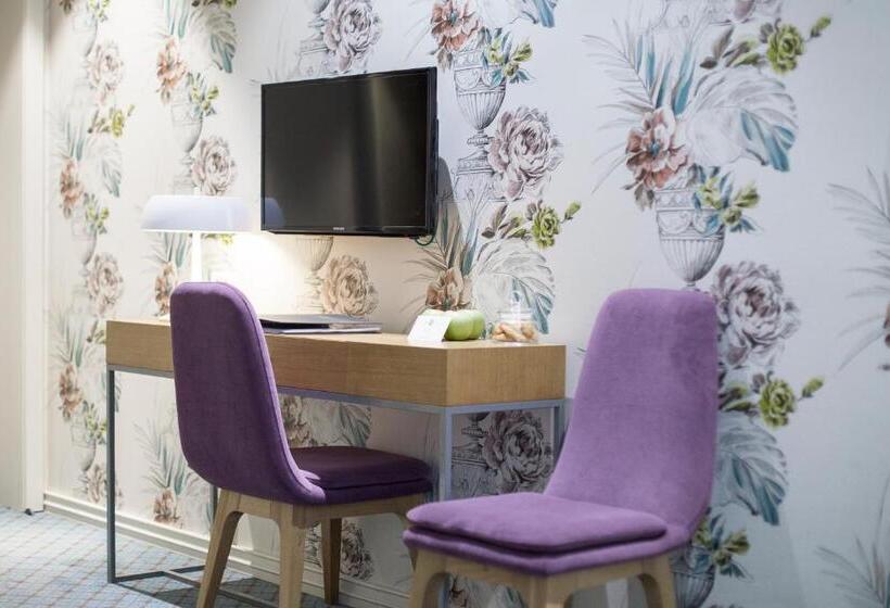 سوییت لوکس, Jump Inn Hotel Belgrade