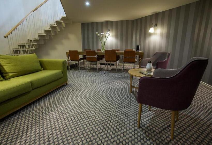 سوییت دوبلکس, Jump Inn Hotel Belgrade