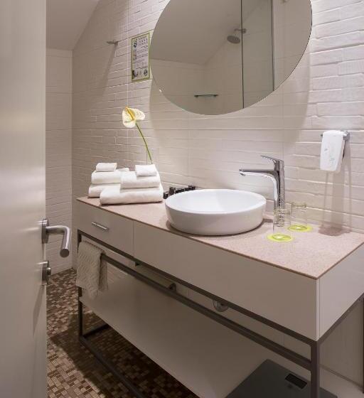 سوییت دوبلکس, Jump Inn Hotel Belgrade