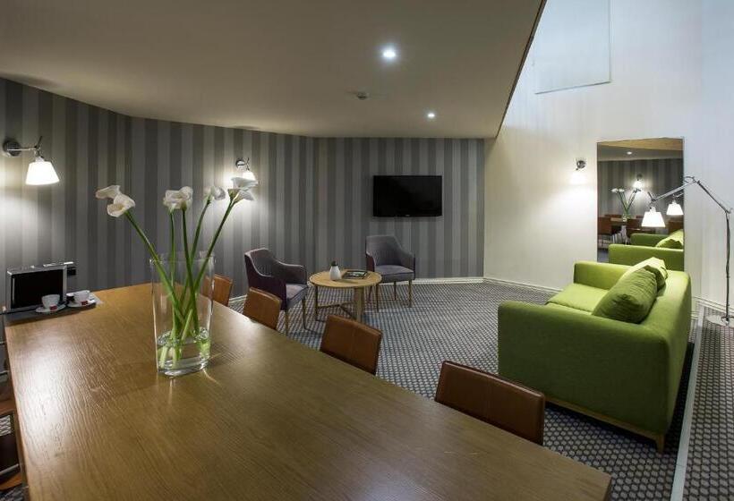 سوییت دوبلکس, Jump Inn Hotel Belgrade