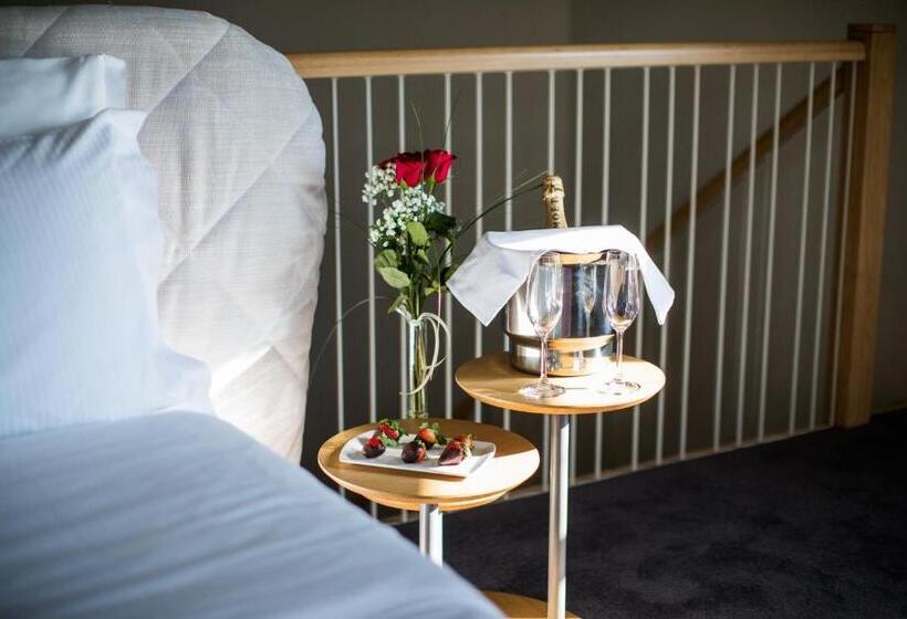 سوییت دوبلکس, Jump Inn Hotel Belgrade