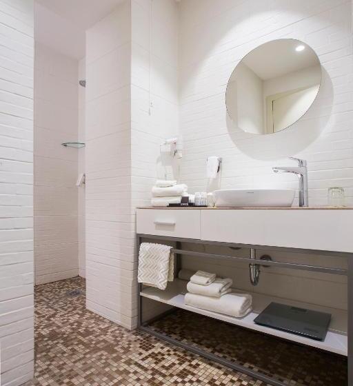 اتاق خانوادگی, Jump Inn Hotel Belgrade