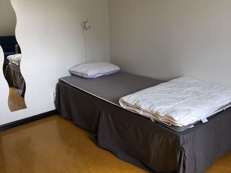 Quarto Estandar Individual Banheiro Compartilhado, Saxvikens Vandrarhem