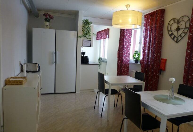 Orta Banyolu Üç Kişilik Standart Oda, Saxvikens Vandrarhem