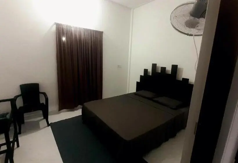 اتاق لوکس, Airport Layover B&b