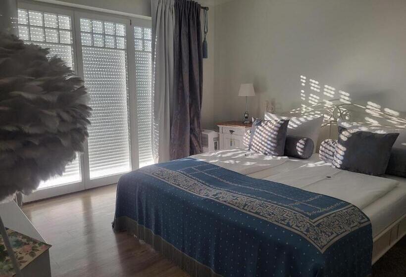 חדר דלוקס, Balthazar Iphofen, Ohne Frühstück, Nähe Knauf Gips Kg Und Connekt, No Waste, Nachhaltig, Familiär, N