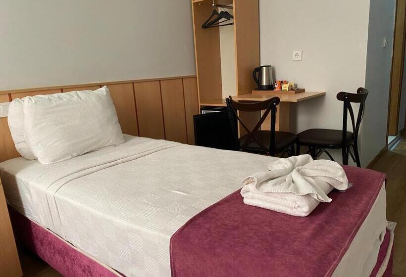 اتاق اکونومی یک تخته, Ozsefa