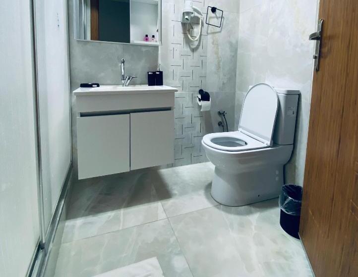 اتاق اکونومی یک تخته, Ozsefa