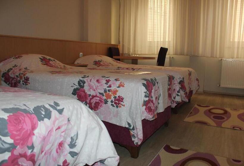 اتاق خانوادگی, Ozsefa