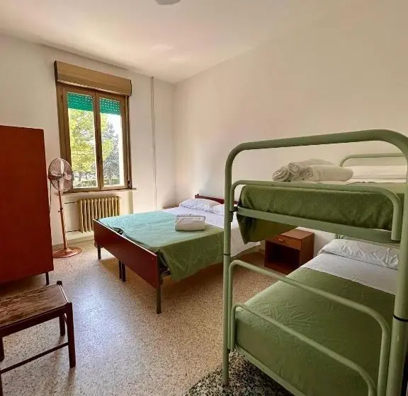 スタンダード４人部屋, Ostello E Camere Private Prima Luce Foresteria