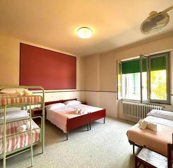 スタンダード４人部屋, Ostello E Camere Private Prima Luce Foresteria
