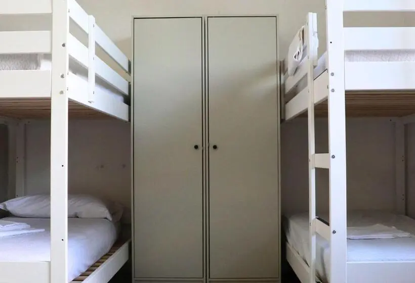ルームシェアのワンベッド, Ostello E Camere Private Prima Luce Foresteria