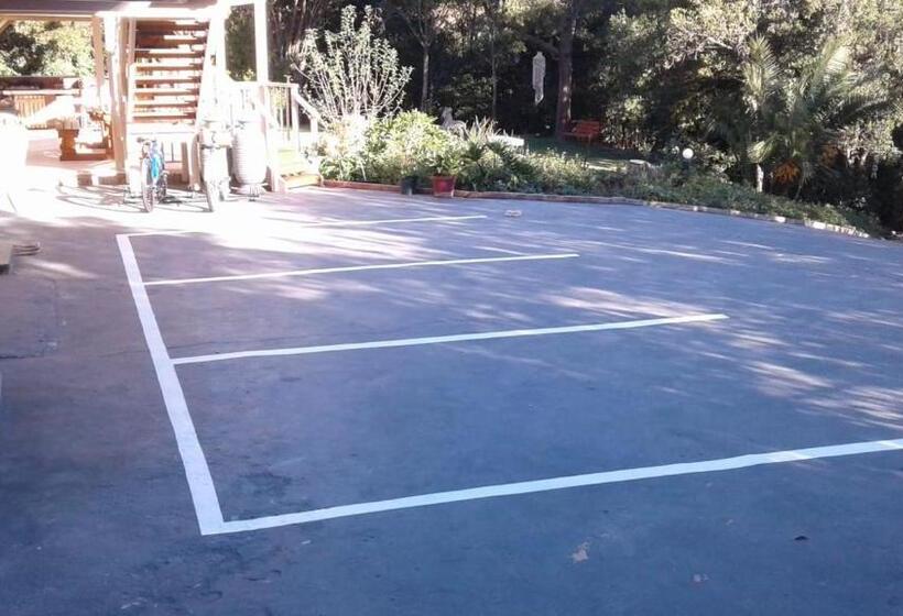 家庭套房, 18 On Thesen