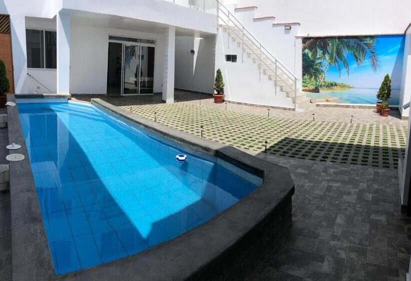 标准间带游泳池, Bravo Surf Camp Punta Rocas