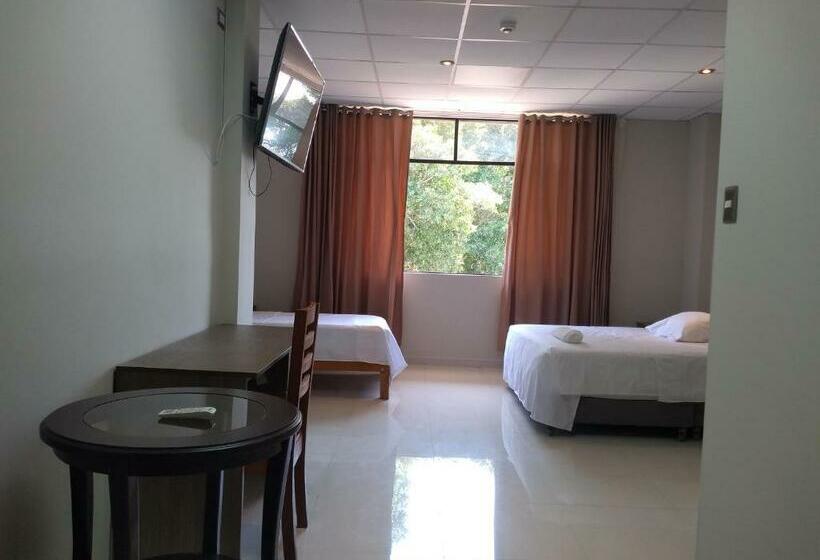 Familie Studio, Hospedaje Bolognesi