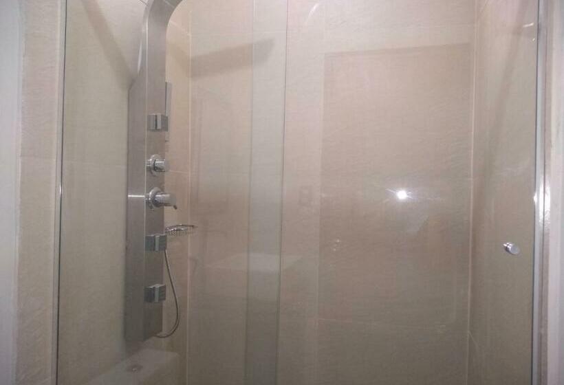 Familie Studio, Hospedaje Bolognesi