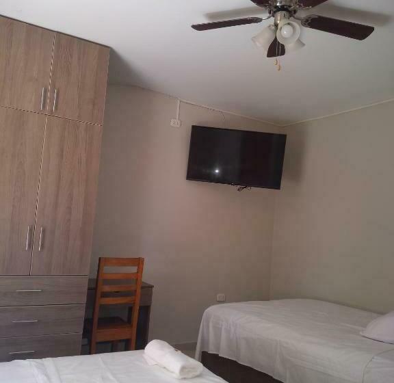 StandaardKamer, Hospedaje Bolognesi