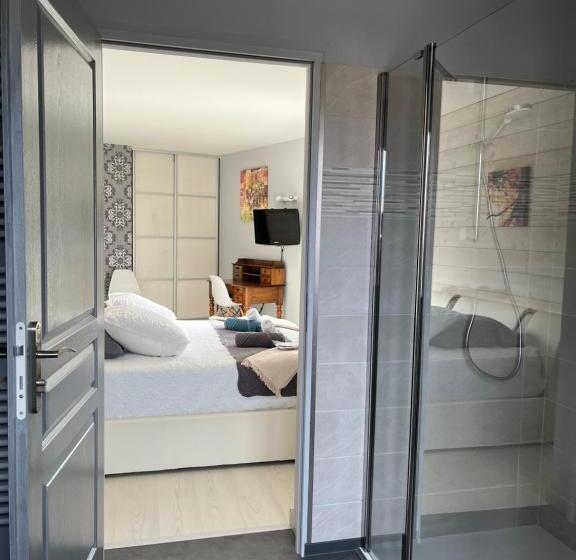 带大床的豪华间, Chambres D Hôtes Villa Anani Cosson Alex