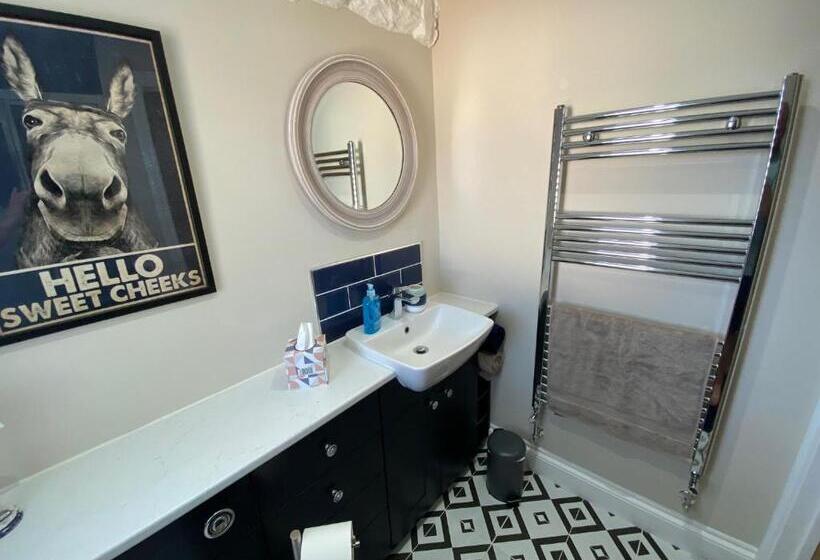 Семейный Номер, East Llanteg Guest House