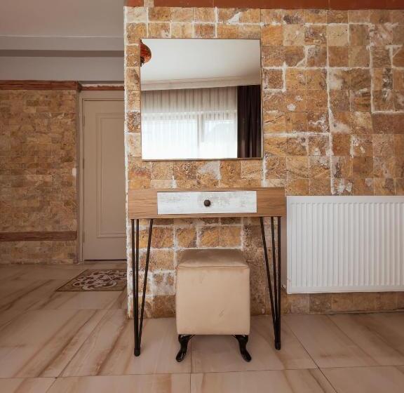 اتاق لوکس, Lumina Boutique