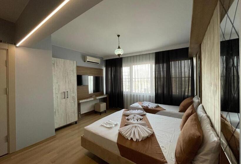 اتاق استاندارد سه نفره, Lumina Boutique