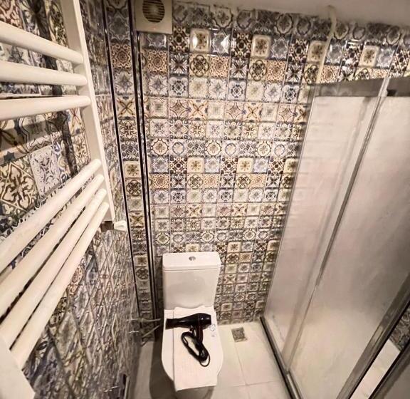 اتاق اکونومی, Lumina Boutique