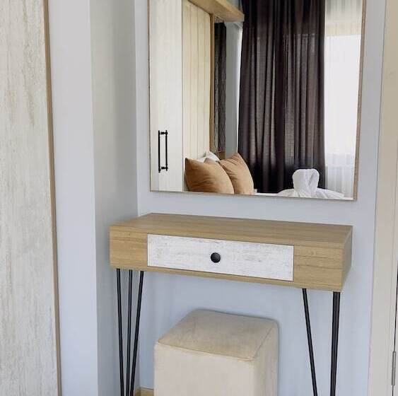 اتاق لوکس, Lumina Boutique