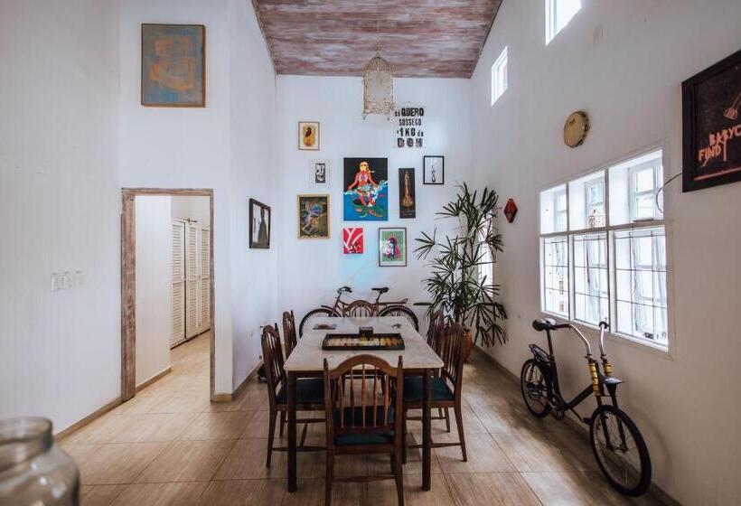 חדר סטנדרט לשלושה, Maruja