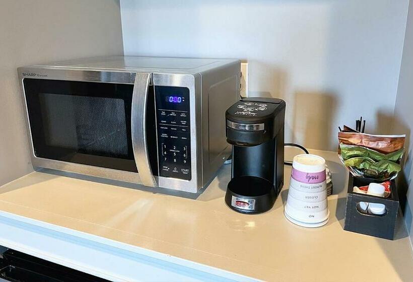 غرفة قياسية سرير كينج, Inn At Elijah Mclean S