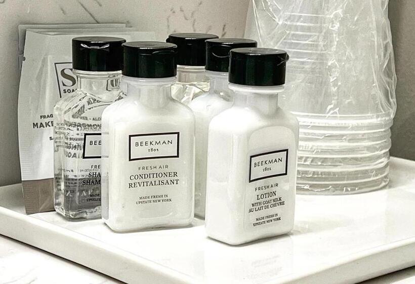 غرفة قياسية سرير كينج لذوى الإحتياجات الخاصة, Inn At Elijah Mclean S