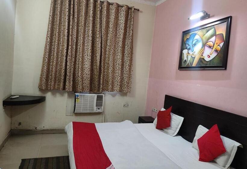 Classic Kolmen Hengen Huone, Oyo 87256 Nu Regency Hotal Dharuhera