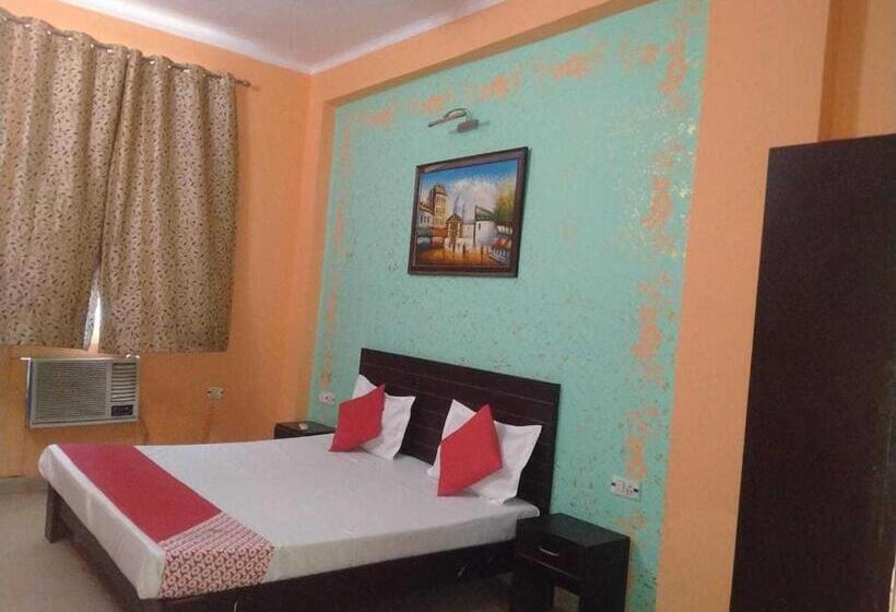 Classic Kolmen Hengen Huone, Oyo 87256 Nu Regency Hotal Dharuhera