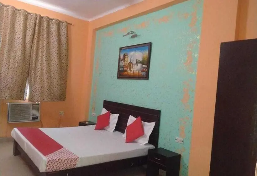 Classic Kolmen Hengen Huone, Oyo 87256 Nu Regency Hotal Dharuhera
