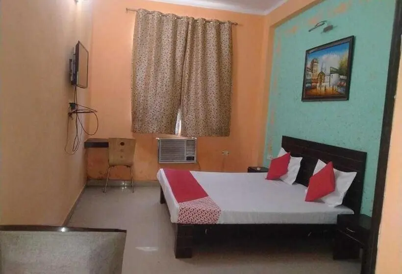 Classic Kolmen Hengen Huone, Oyo 87256 Nu Regency Hotal Dharuhera