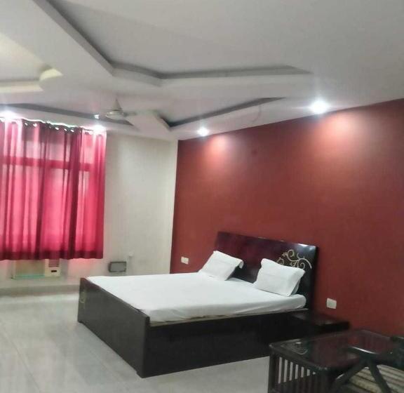 Classic Kolmen Hengen Huone, Oyo 87256 Nu Regency Hotal Dharuhera