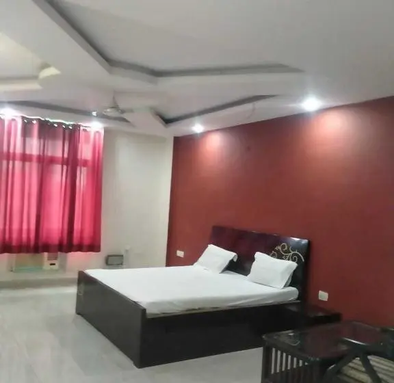 Classic Kolmen Hengen Huone, Oyo 87256 Nu Regency Hotal Dharuhera