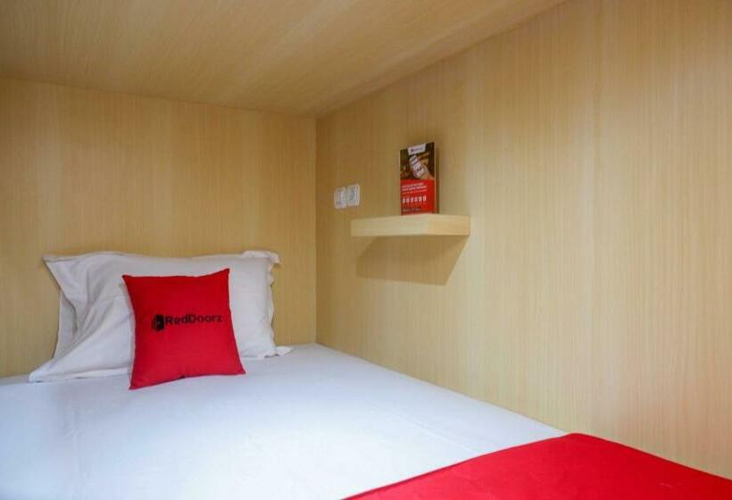 Säng i Delat Rum, Reddoorz Hostel Near Lawang Sewu Semarang