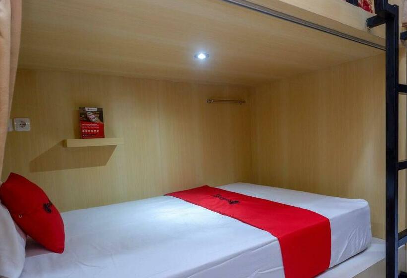 Säng i Delat Rum, Reddoorz Hostel Near Lawang Sewu Semarang
